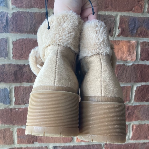 Light brown Fur-lined booties w/ chunky rubber heel Size: 7.5 - Picture 4 of 7